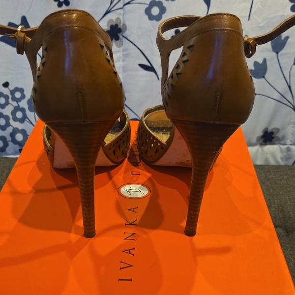 Ivanka Trump Tan Peep-Toe Heels - Picture 4 of 8